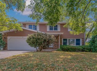 518 N Beck Rd, Lindenhurst, IL 60046