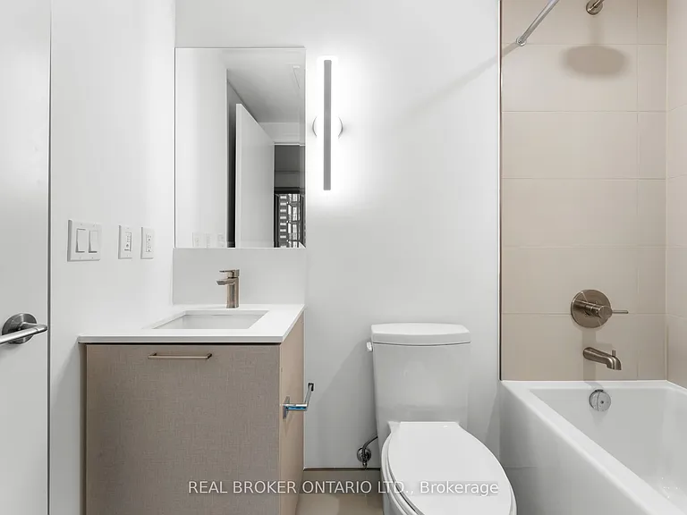 19 Western Battery Rd #2206 — Photo 15