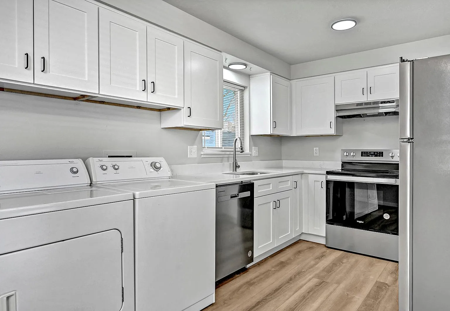 2 bed, 900 sqft, $1,900 — Photo 4