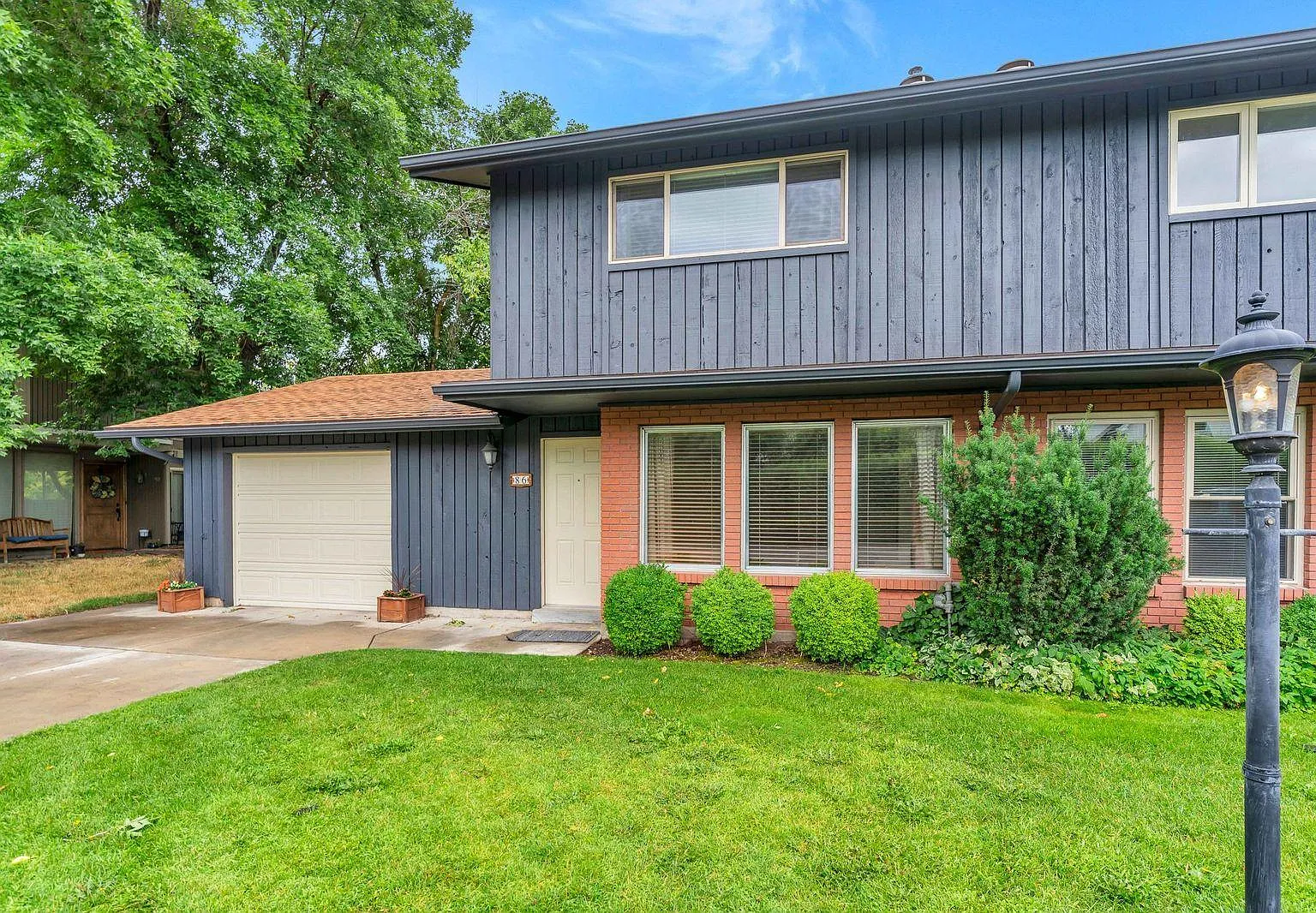 3 bed, 1.5 bath, 1381 sqft, $2,100 — Photo 3