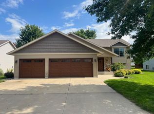 710 Pleasant View Ln, Litchfield, MN 55355