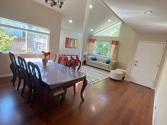 Living Room/Dining