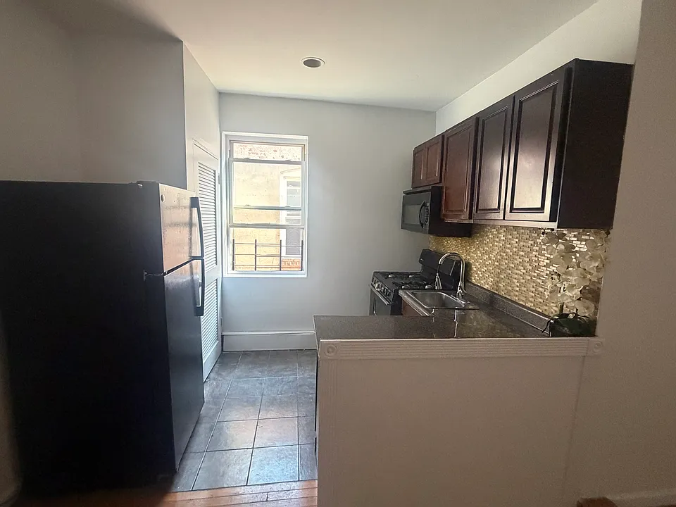 361 Danforth Ave #18C