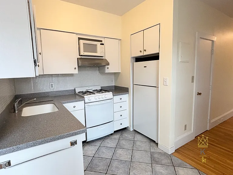 120 Sutherland Rd #11 — Photo 2