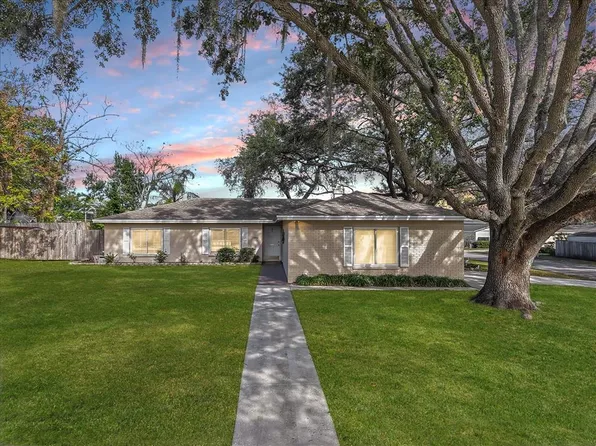 1016 Lady Guinevere Dr, Valrico, FL 33594