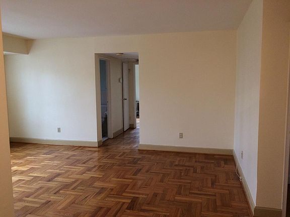Living room to hallway
