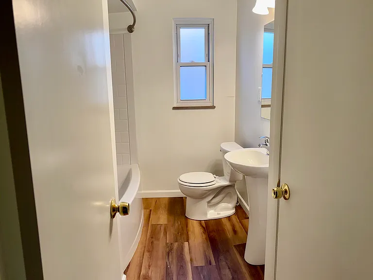 5502 Warwick Dr — Photo 3
