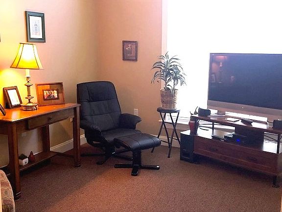 3rd image of 175 Crescent Oaks Ct
