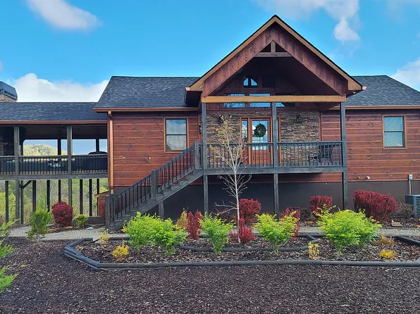 32 Kensington Dr, Mineral Bluff, GA 30559