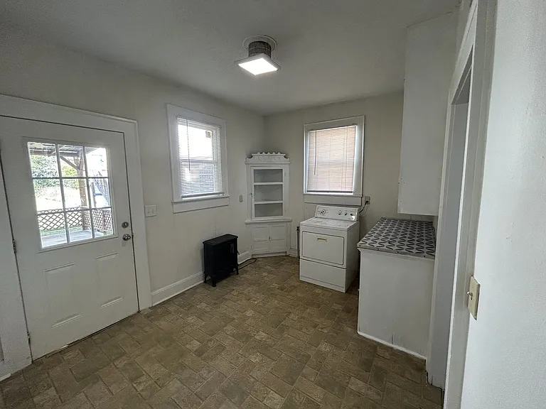 445 E Eufaula St — Photo 13