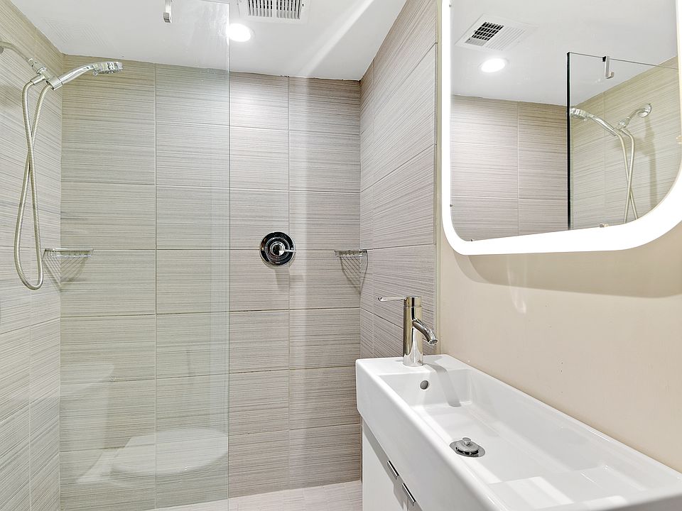 1st image of 1005 W 75th St