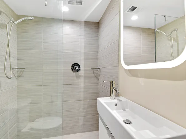 1005 W 75th St, Kansas City, MO 64114