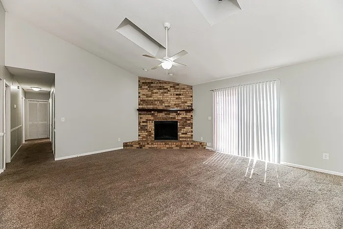 3 bed, 2.0 bath, 1260 sqft, $1,995 — Photo 3