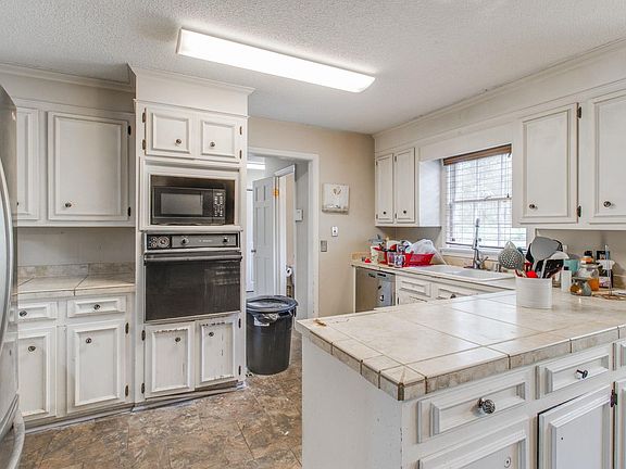 2nd image of 209 Brookspring Rd