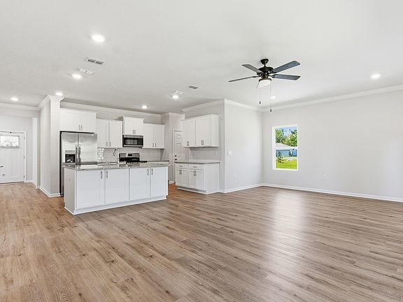 4th image of 83 Bedford Loop