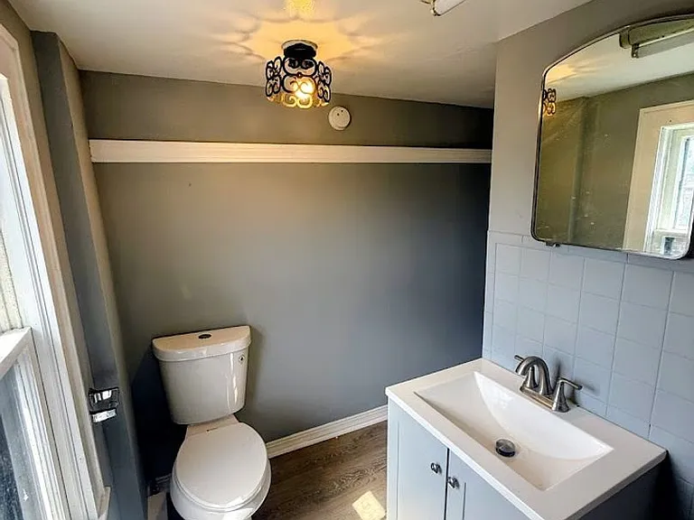 1300 Grant St — Photo 10