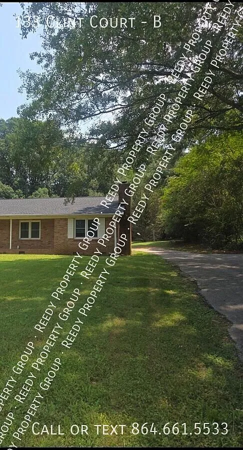 Renovated 2 bed / 1 bath duplex First full month free! — Photo 1