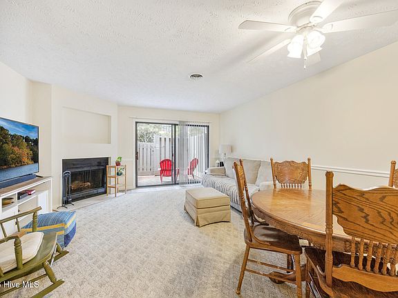 4th image of 940 Linden Road Unit 3