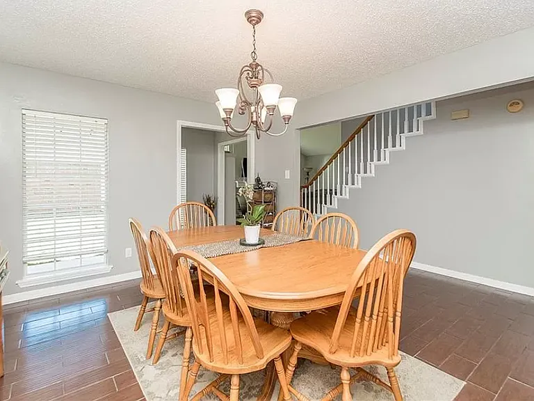 105 Larchwood Dr — Photo 20