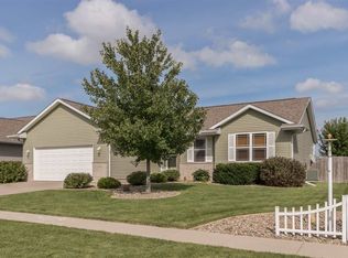 110 Cattail Ln, North Liberty, IA 52317