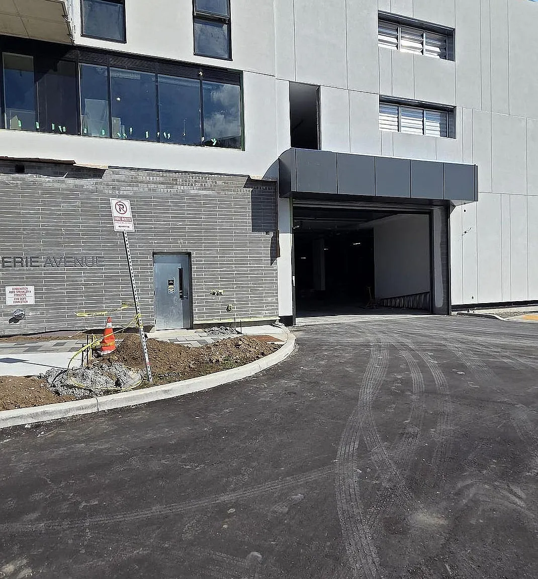 3 bed, $2,395 — Photo 4