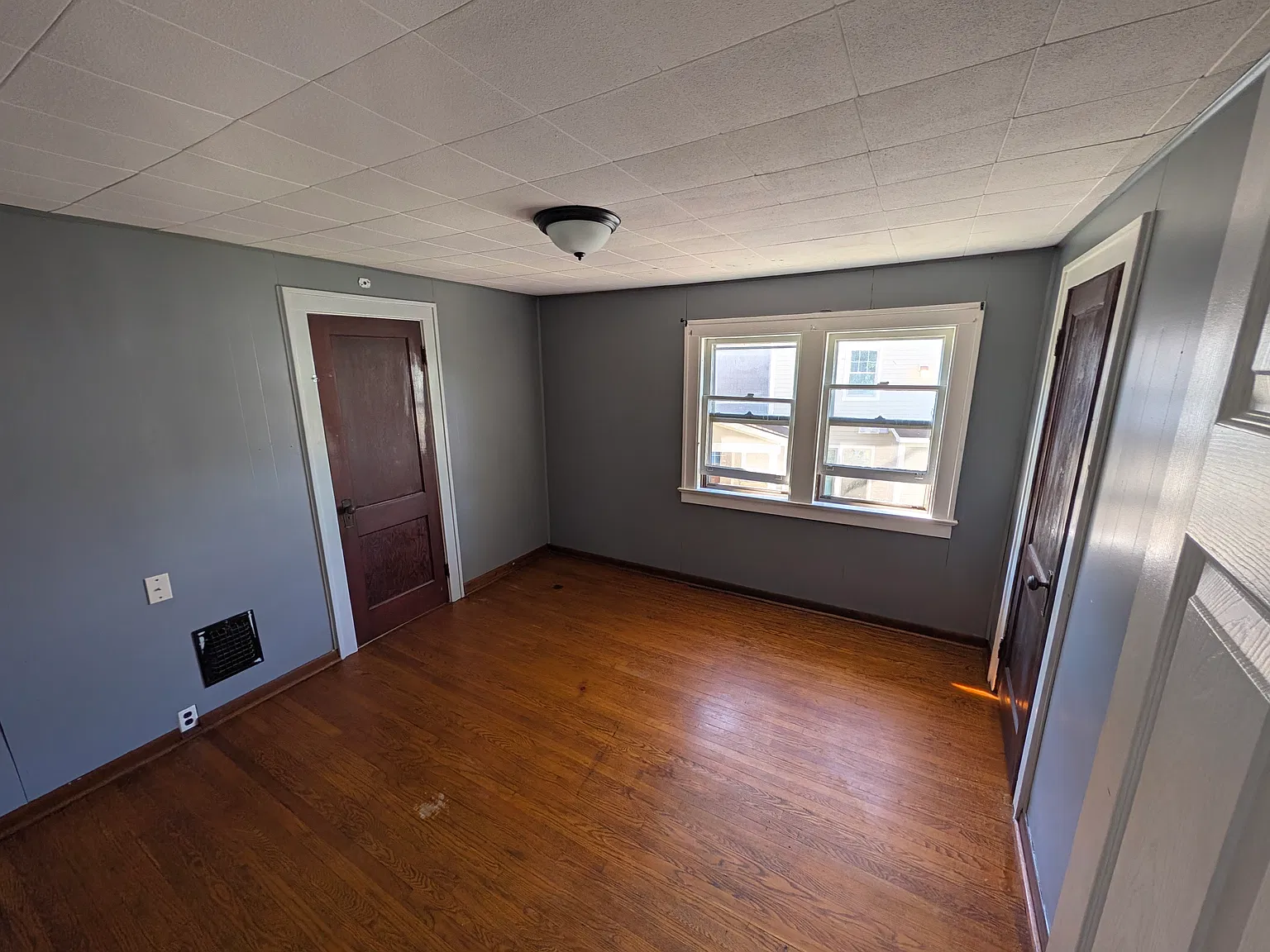 2 bed, $1,100 — Photo 4