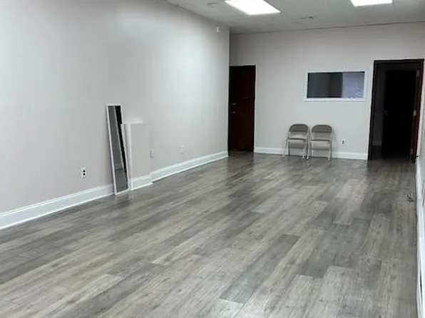 1009 Broadway image 3 of 6