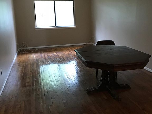 4th image of 32 Rupert Ave