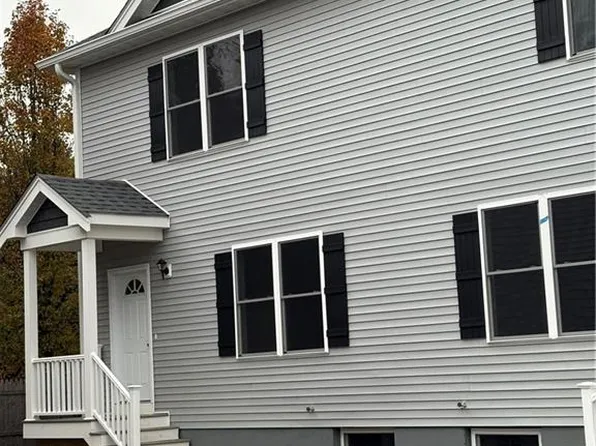 184 Avenue C #E5, Woonsocket, RI 02895
