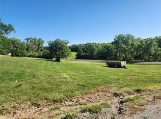 E Corrine St, Gallatin, MO 64640