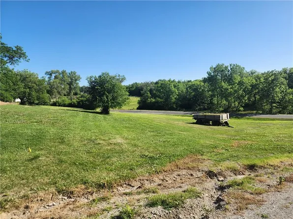 E Corrine St, Gallatin, MO 64640