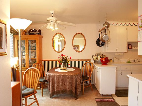 Pretty Dining / Study Nook!