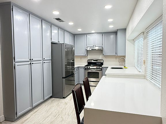 5th image of 8194 Primoak Way