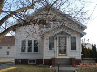 625 S 26th St, Manitowoc, WI 54220