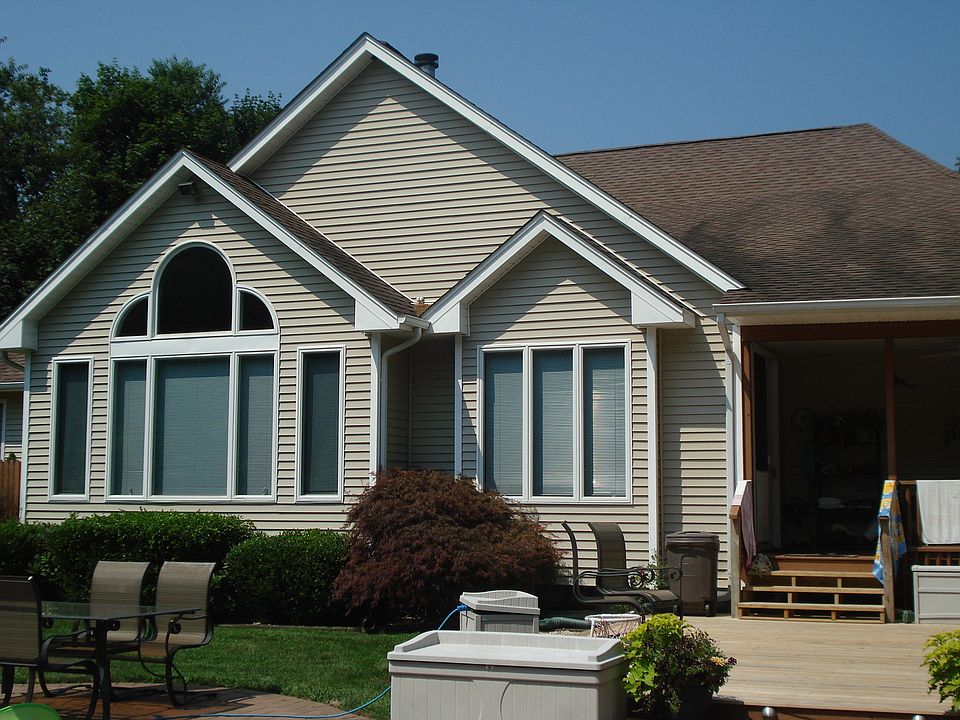 covered porch off kitchen