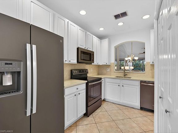 4th image of 7555 MEADOW LAKES DR #102