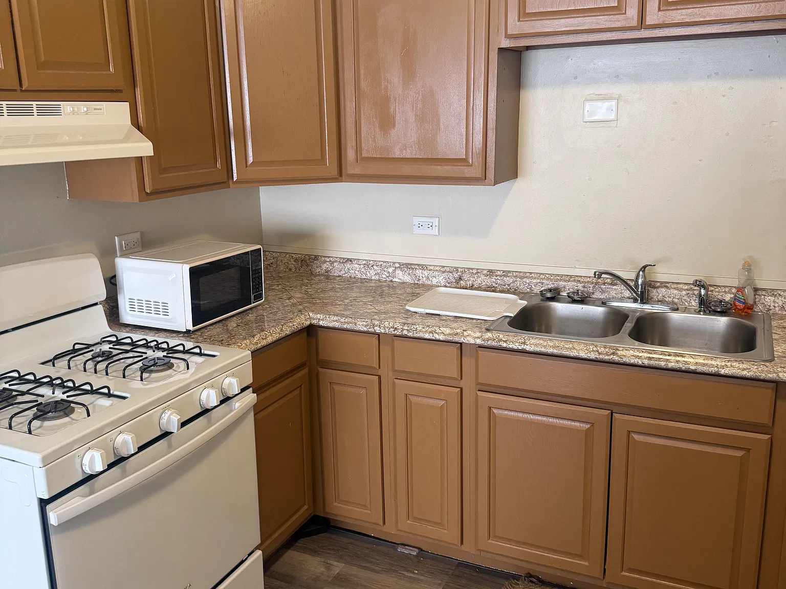 2 bed, 800 sqft, $1,880 — Photo 4