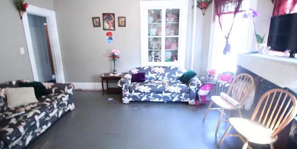2nd image of 24 Everett St