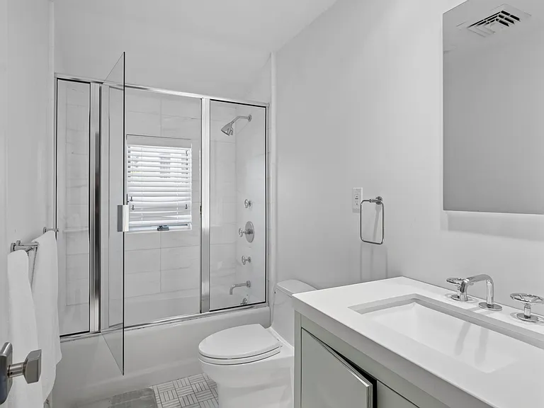 102 Little Neck Rd — Photo 32