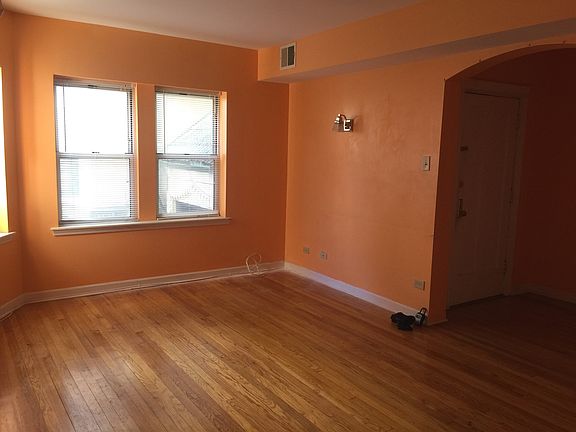 3rd image of 6428 N Francisco Ave Unit 1B
