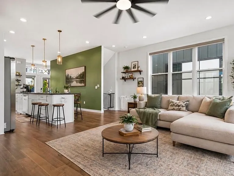 2246 Tracy Ave — Photo 1