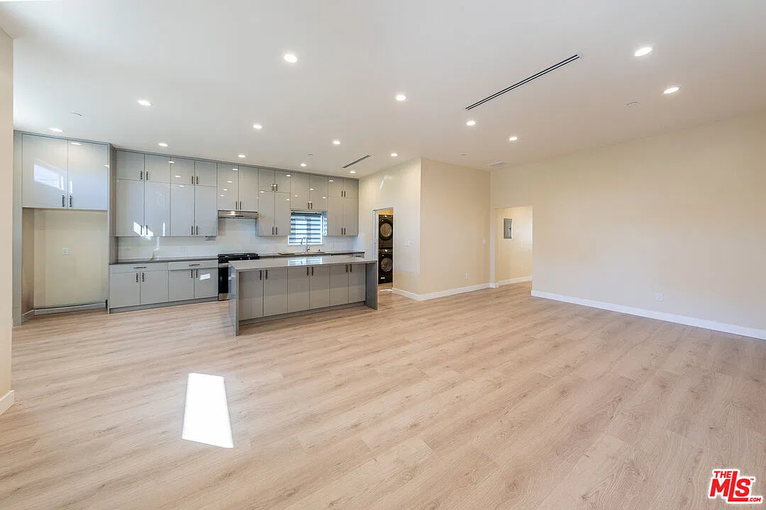 3 bed, 2.0 bath, 1375 sqft, $4,300 — Photo 3
