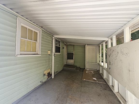 3rd image of 3132 Lakeland St