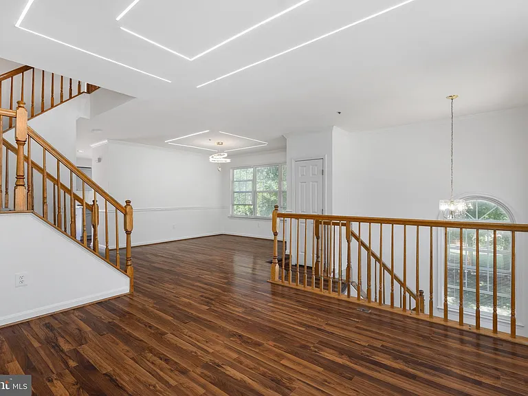 18506 Carriage Walk Cir — Photo 4