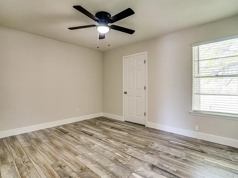 626 Arawe Cir W — Photo 17