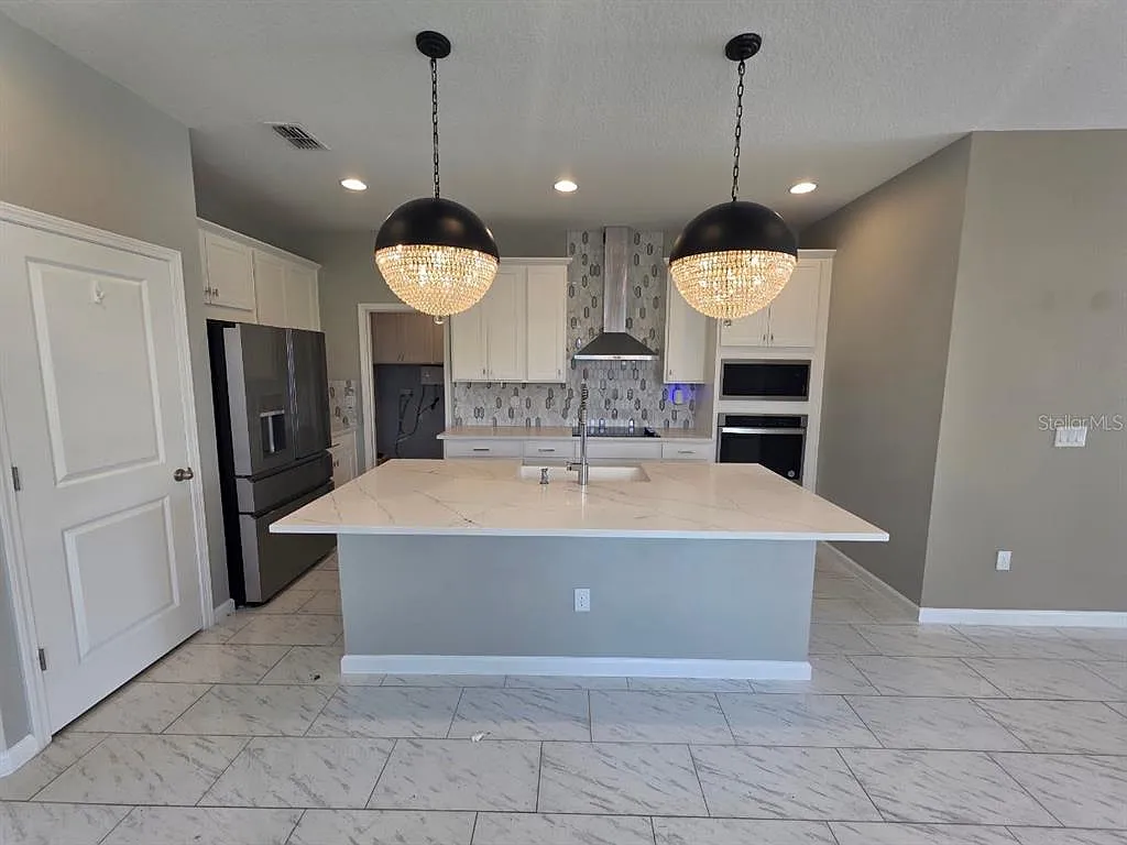 4 bed, 2.5 bath, 2236 sqft, $3,300 — Photo 4