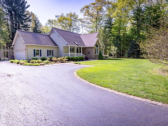 5th image of 3996 N Scenic Dr