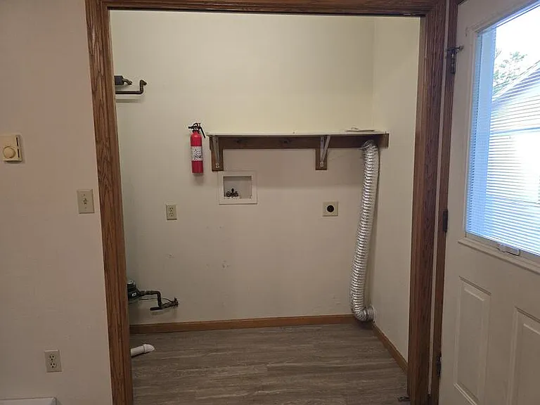 808-810 Harney Ave #810 — Photo 19