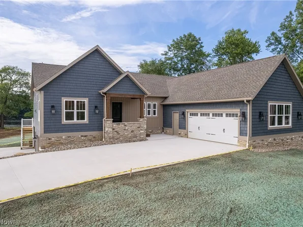 5796 Springlake Rd NW, Canton, OH 44718