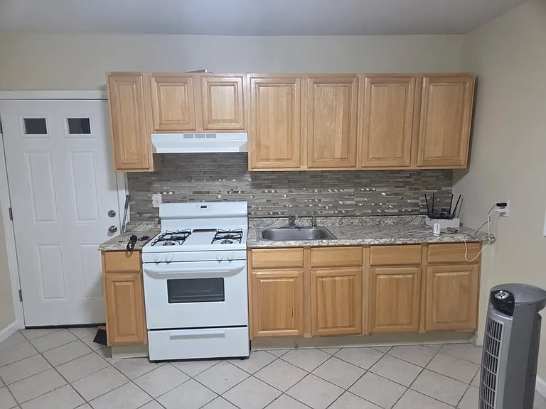 202 Pierson St #2 — Photo 6